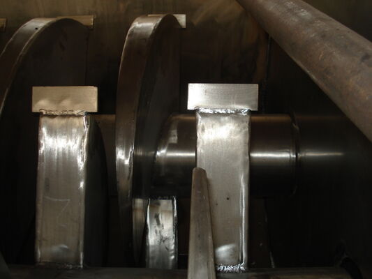 Energooszczędna pozioma suszarka łopatkowa z pustymi ostrzami do osadów